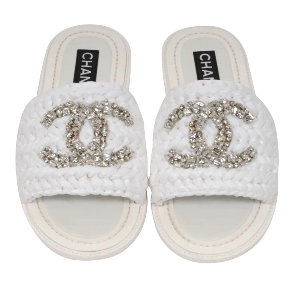 π Chanel Logo Sandals White Raffia Crystal Strass Flats Flip Flop mules - Picture 2 of 11